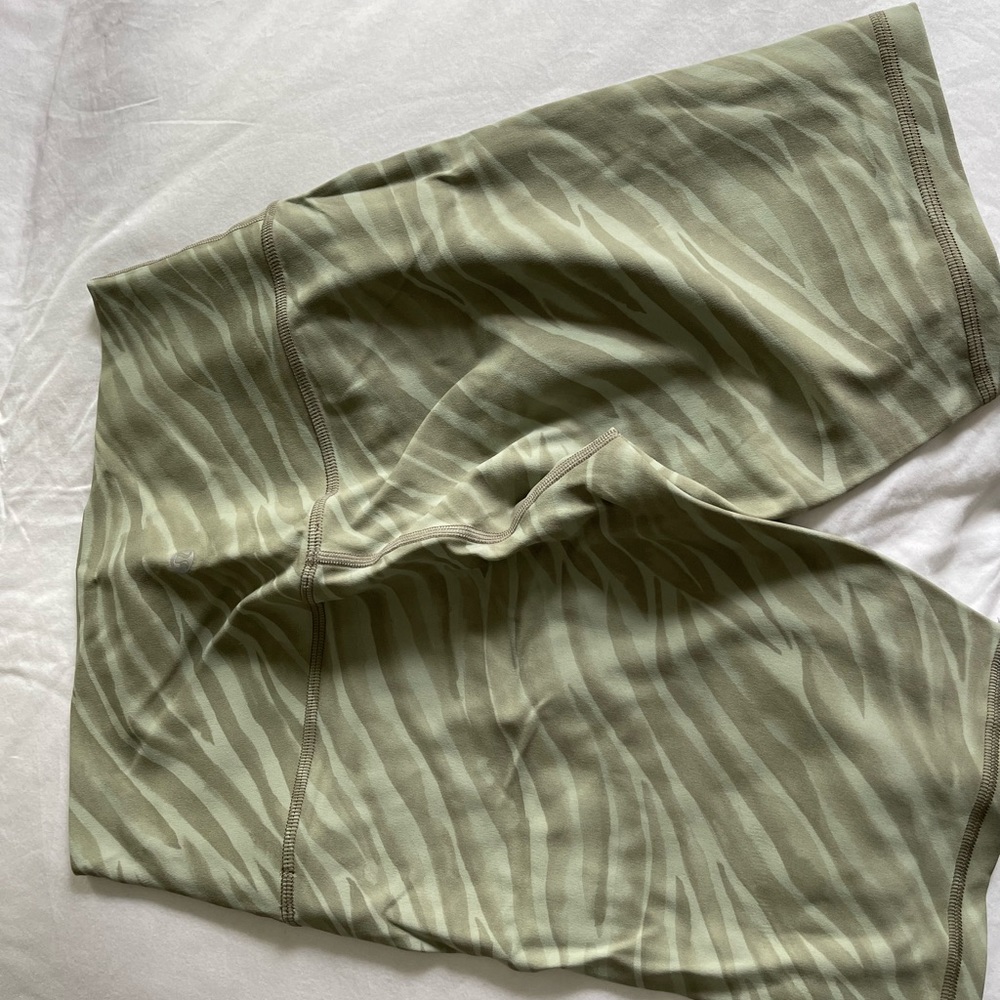 NEW W/O tags lululemon shorts!